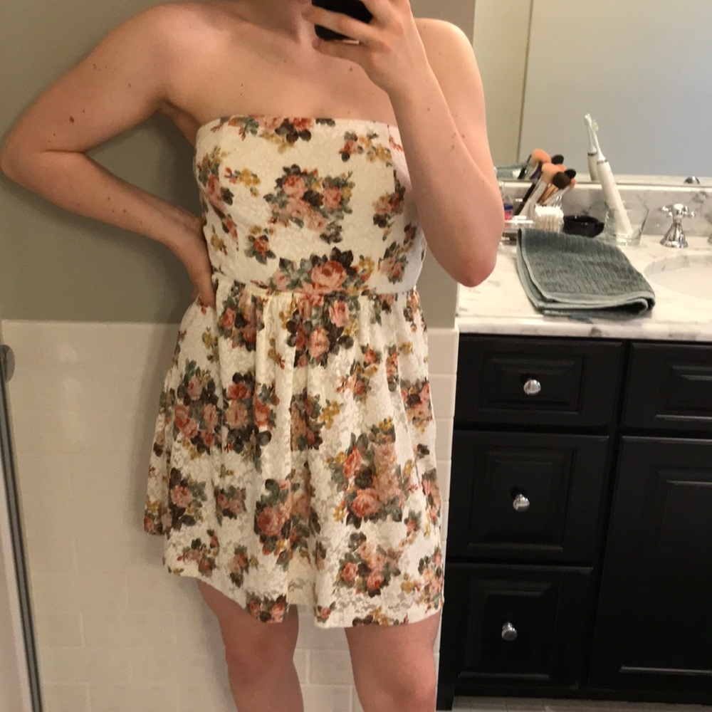 LAST CHANCE ‼️ 3/$15 Forever21 open back dress